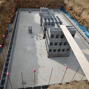 chantier construction piscine Pamiers traditionnelle en béton enterrée